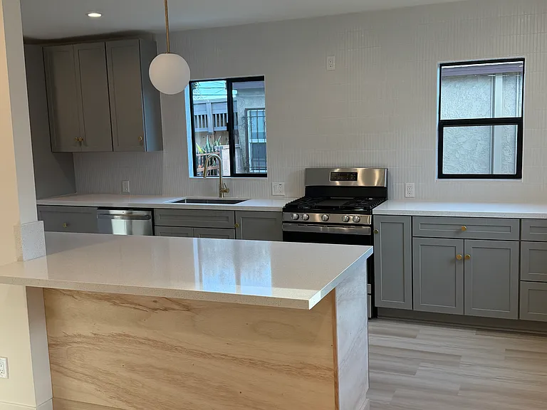 3748 Somerset Dr — Photo 4