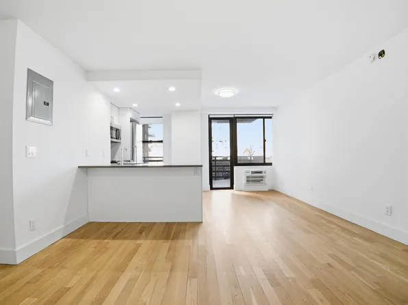 792 Columbus Avenue image 1 of 8