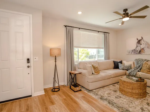 5301 E Commerce Way Unit 52104, Sacramento, CA 95835