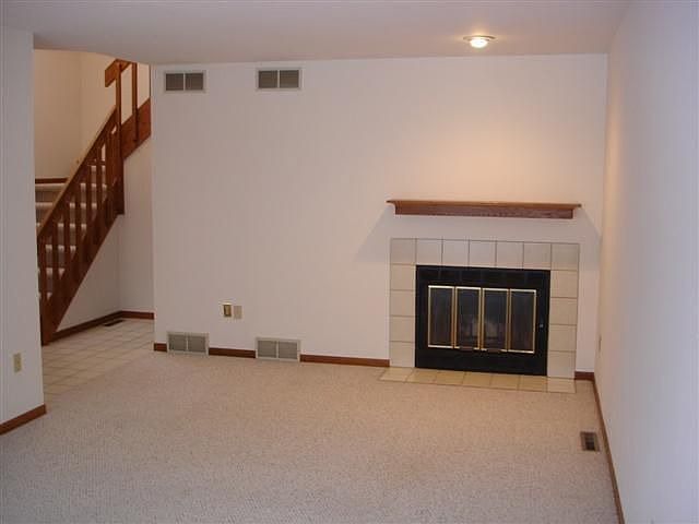 2nd image of 10 Oak Creek Trl
