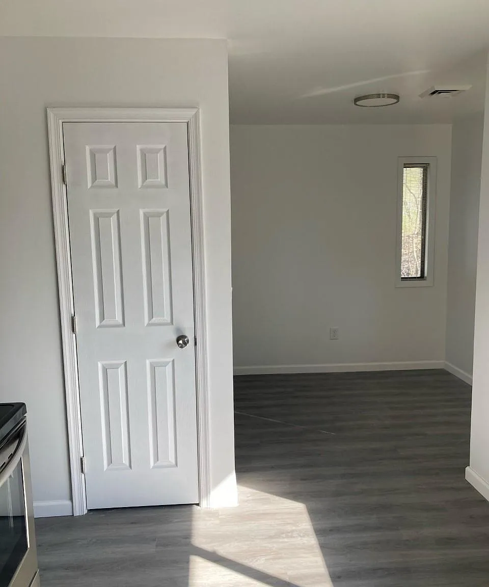 2101 S Irving Avenue — Photo 3