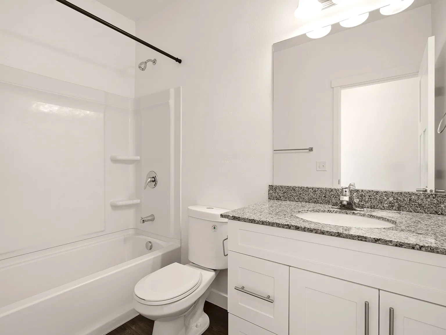Vine Bldg 02: Unit 206 Type 2: Standard - 206 — Photo 4
