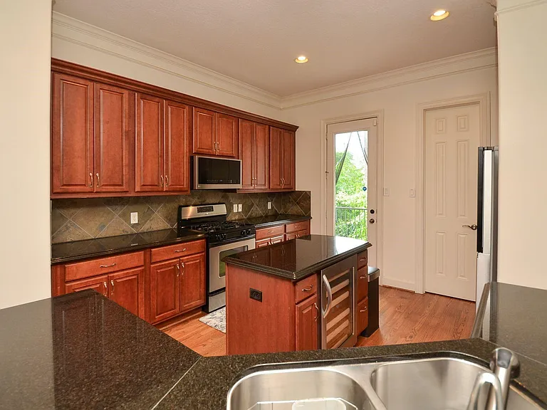 4609 Floyd St #B — Photo 14