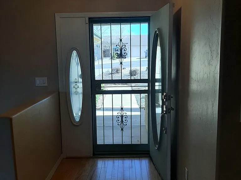 2424 N Leah Ln — Photo 4