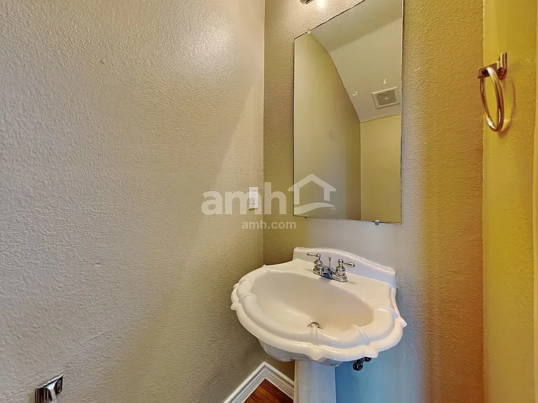 8923 Wild Rose Ln — Photo 8