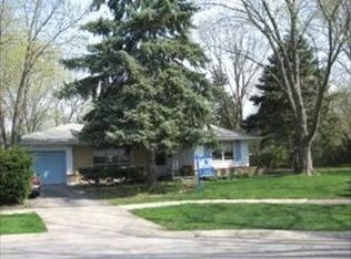 917 Ridge Ct, Elk Grove Village, IL 60007