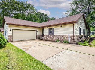 1090 Ran Lie St, Oshkosh, WI 54904