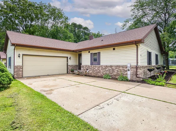 1090 Ran Lie St, Oshkosh, WI 54904