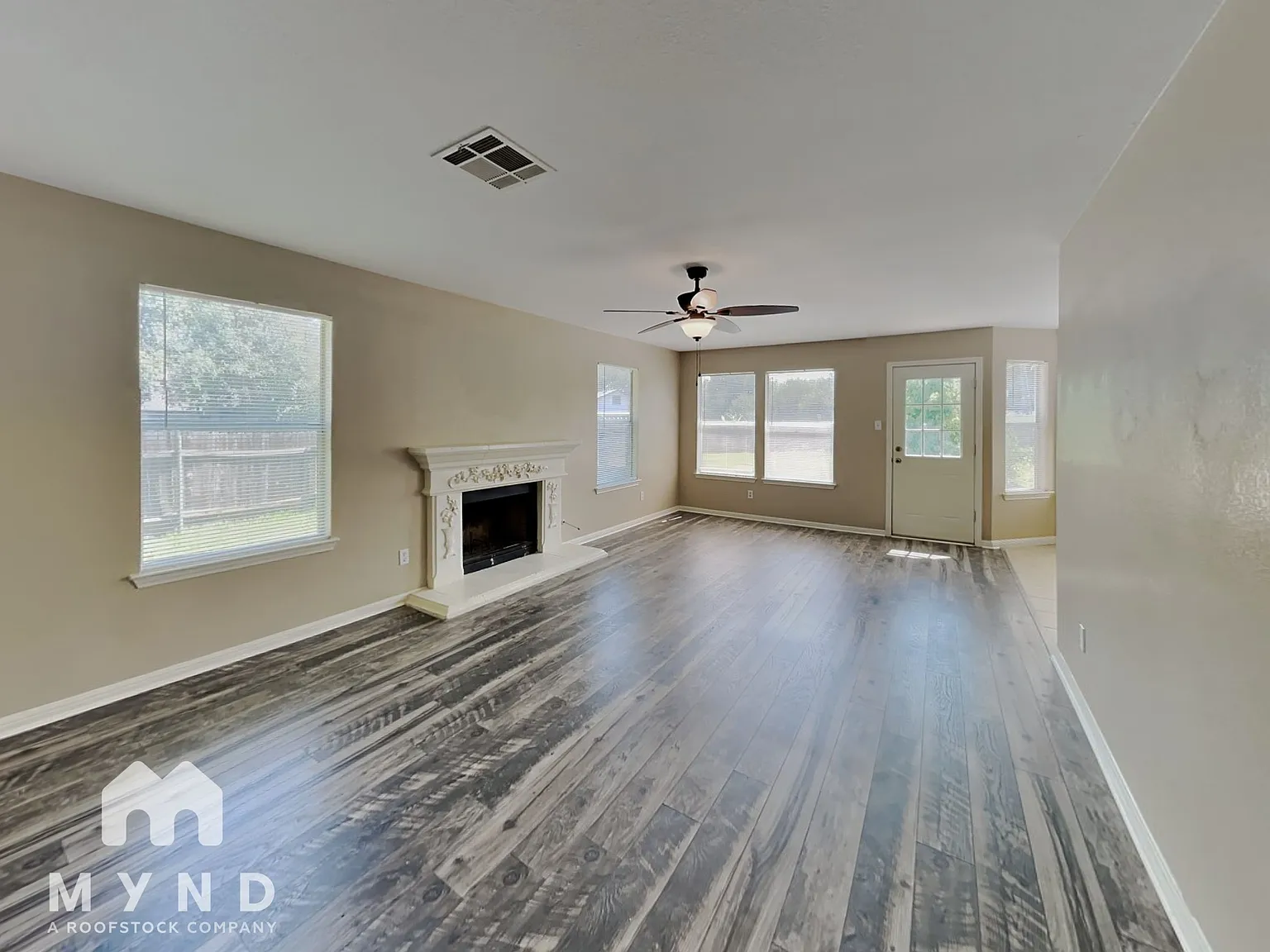 3 bed, 2.0 bath, 1405 sqft, $1,985 — Photo 4