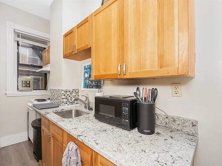 137 Peterborough St #5 — Photo 1