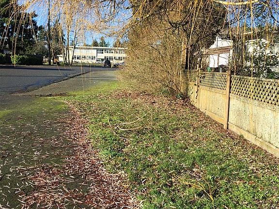 2nd image of 1305 Waddington Rd Lot 2