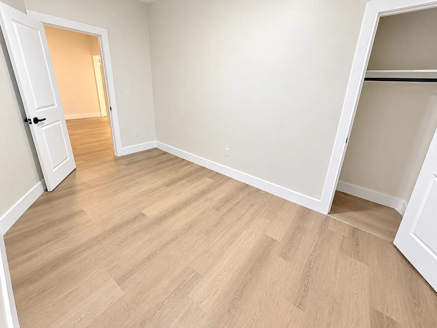 4 bed, 1.5 bath, 950 sqft, $2,550 — Photo 4