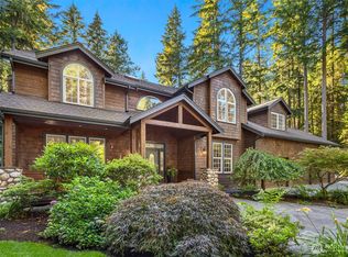 10076 Arrow Point Dr NE, Bainbridge Island, WA 98110