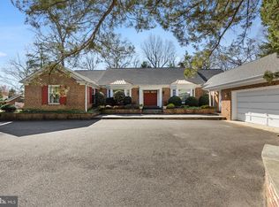 690 Golf View Rd, Moorestown, NJ 08057