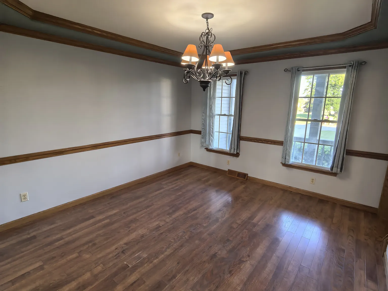 612 Westfield Dr — Photo 2