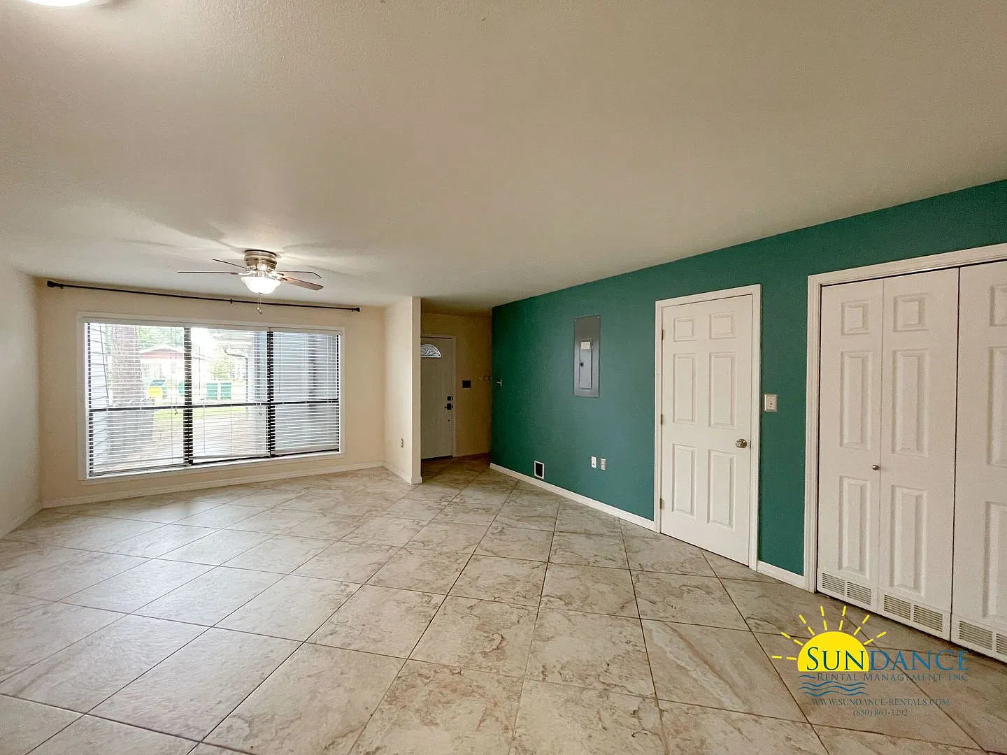 Spacious 3-Bedroom Townhome in Shalimar! — Photo 4