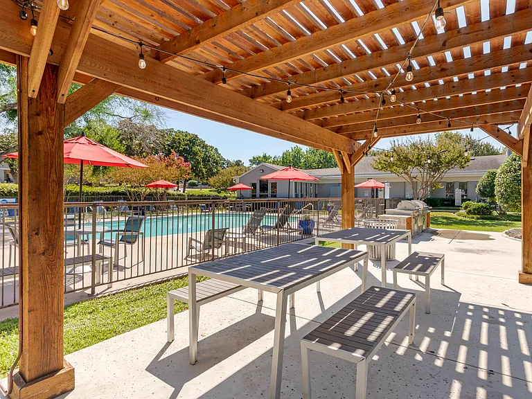 Valley Oaks Apartments — Photo 11