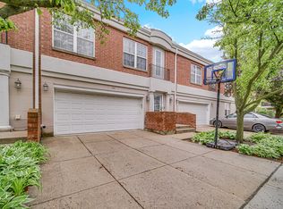 364 Town Place Cir, Buffalo Grove, IL 60089