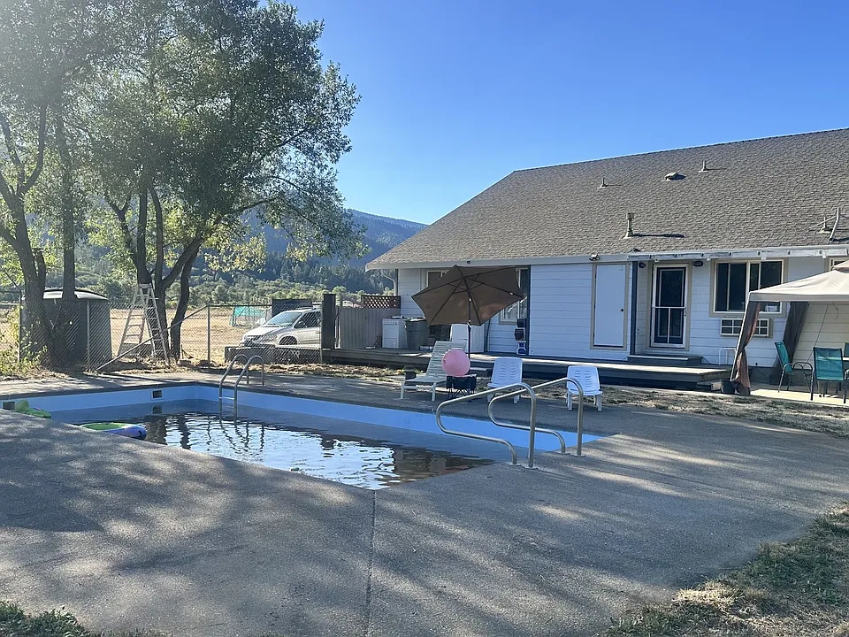 581 Garrett Rd #4