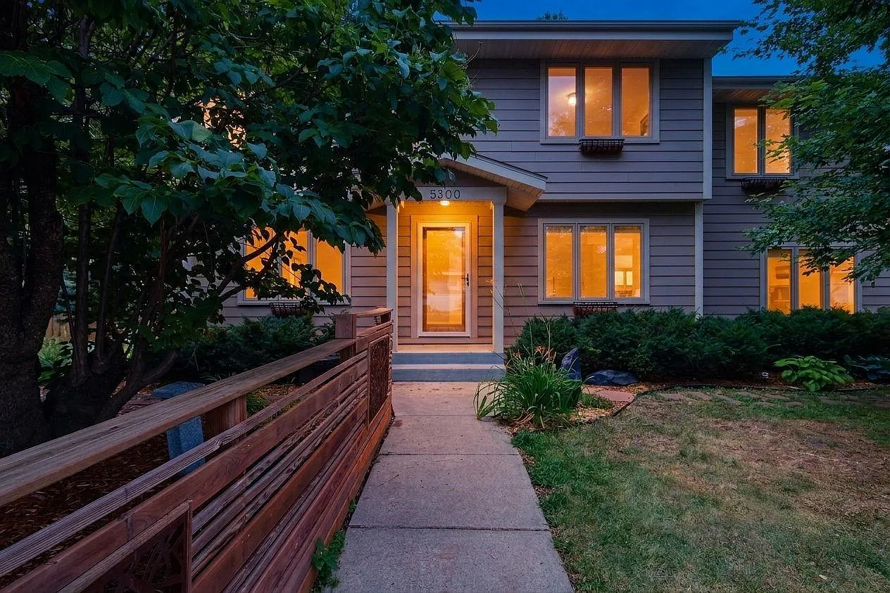 4 bed, 2.5 bath, 3610 sqft, $4,950 — Photo 1