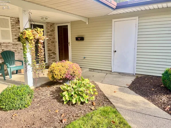 521 Liberty Dr #D, Huron, OH 44839