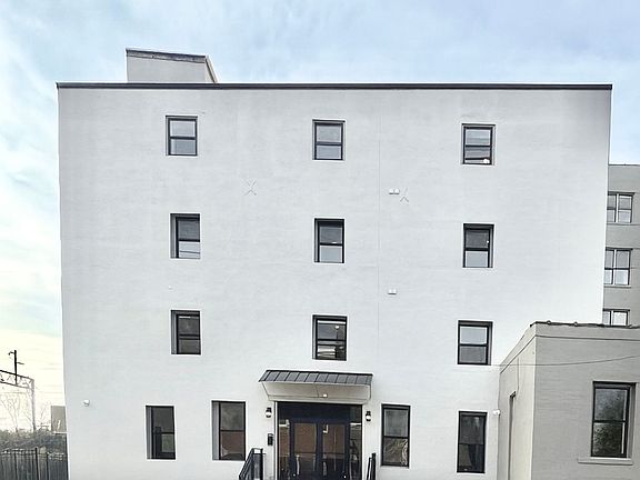 2nd image of 1422-1430 N 8th St #210