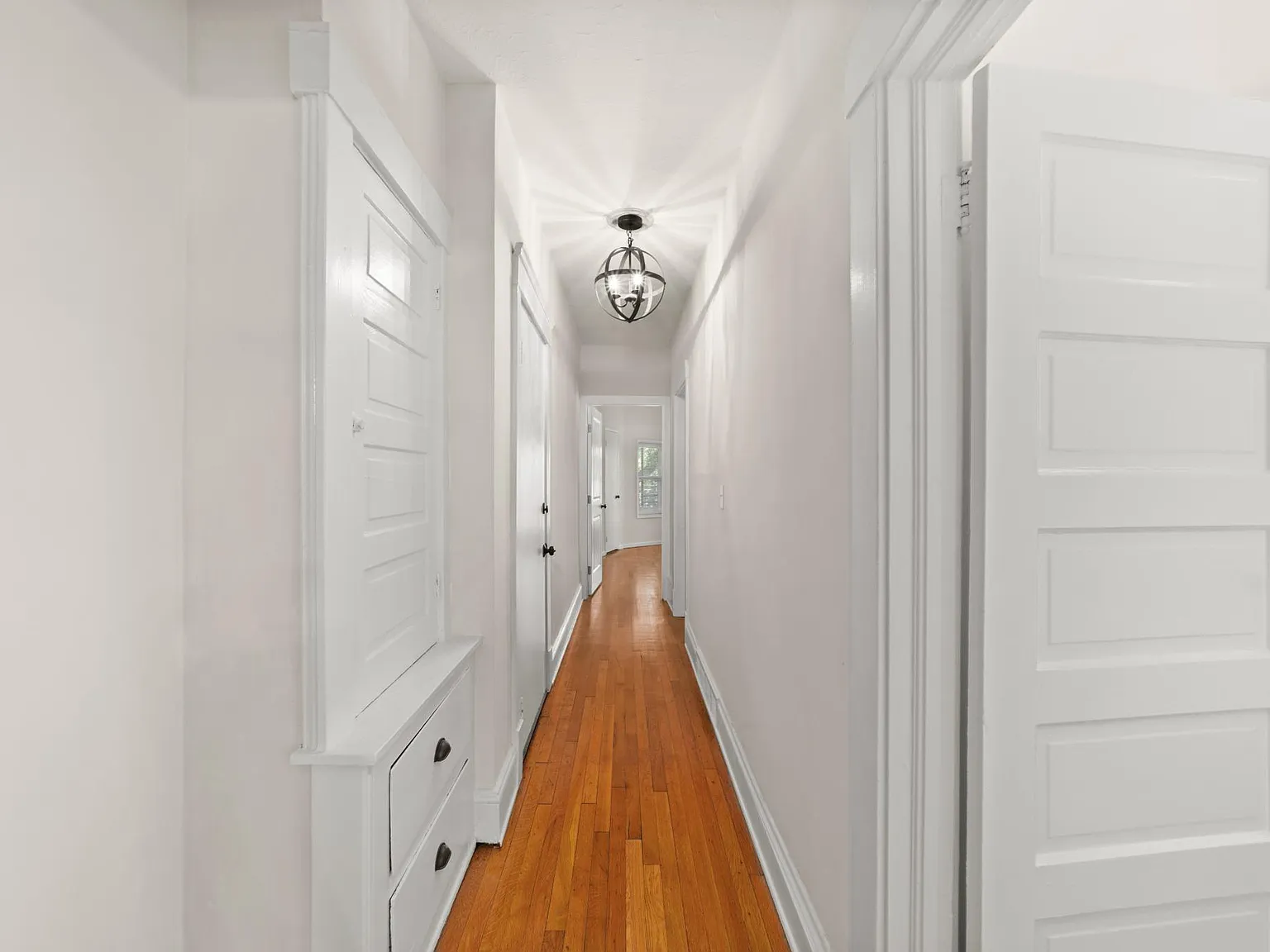 2 bed, 1000 sqft, $1,300 — Photo 4