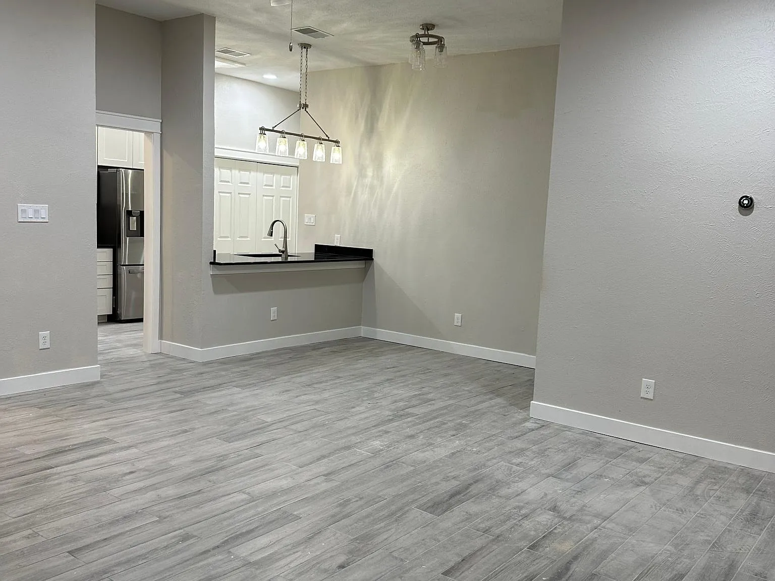 2501 Stanford Ct — Photo 2
