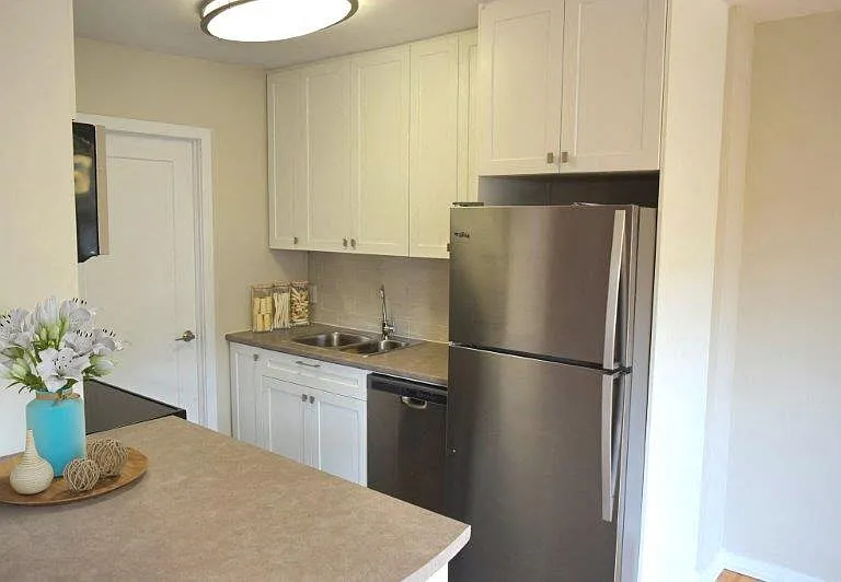 1209 Richmond St — Photo 3