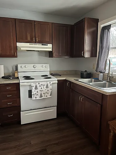 Welsh Hill — Unit B at 197 Welsh Hill Rd, Unit B