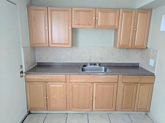 2nd image of 1127 Akron St