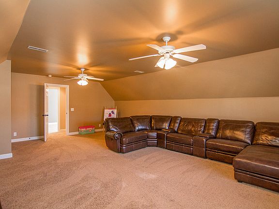 Spacious Bonus Room