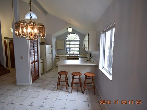 3rd image of 1815 Meadowgold Ln