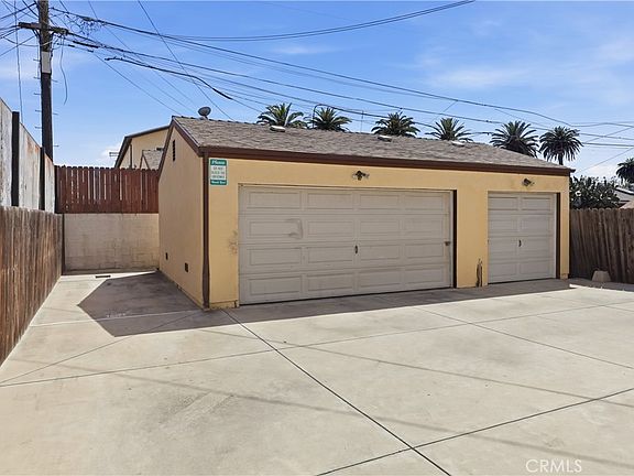3rd image of 1614 W 39th Pl