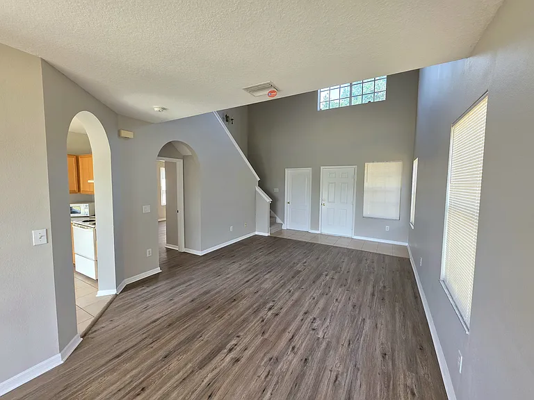 12604 Montford Ln — Photo 5