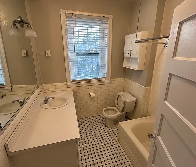 2219 California St NW #2 — Photo 10