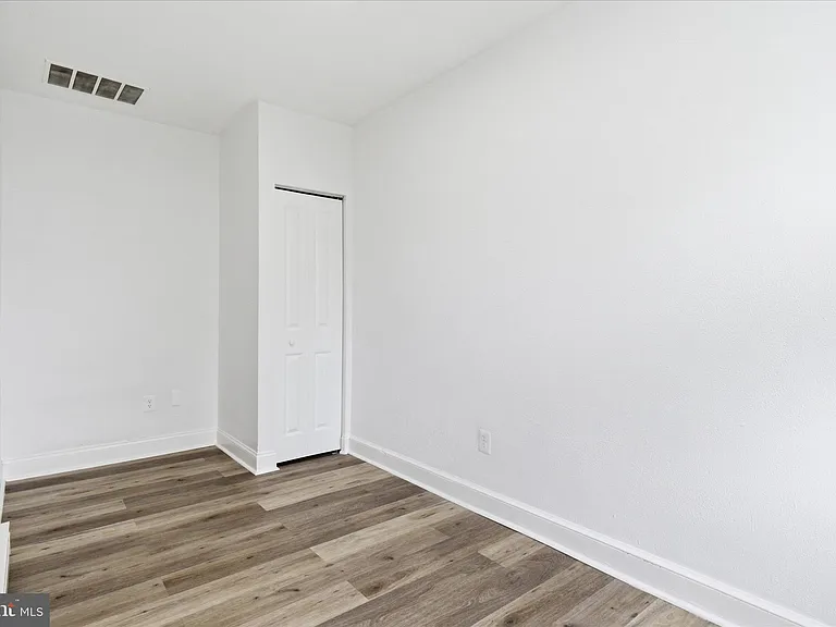 221 20th St NE #3 — Photo 21