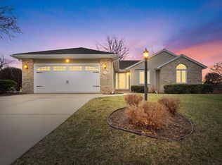 2508 Fox River Pkwy, Waukesha, WI 53189