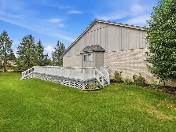 3rd image of 46201 Bentley Cir W