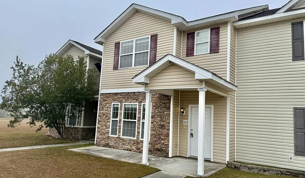 3 bed, 2.5 bath, 1810 sqft, $1,890 — Photo 1