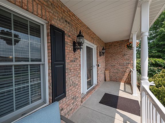 3rd image of 740 Muirfield Dr