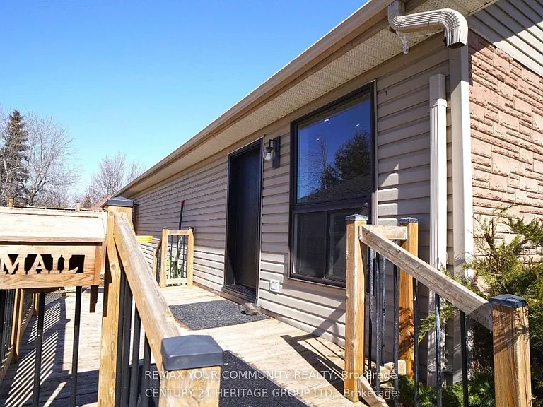 236 Simcoe Ave — Photo 4