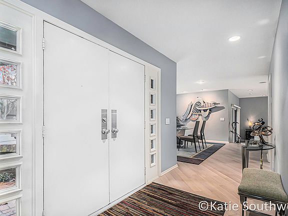 5th image of 6055 N Gatehouse Dr SE