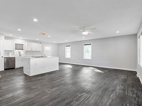 3rd image of 955 2nd Ave
