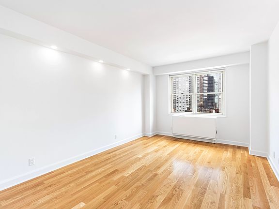 4th image of 400 E 54th St APT 18B