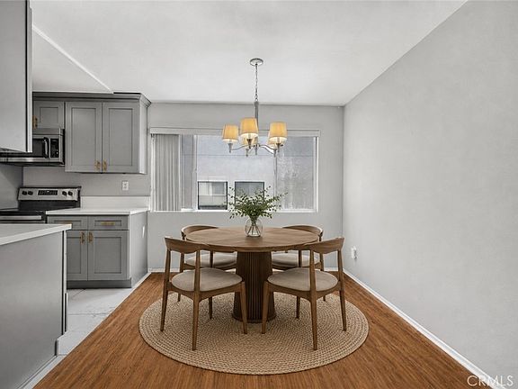 5th image of 12801 Moorpark St Unit 303