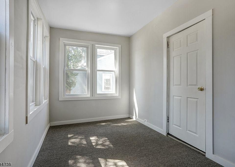 1st image of 129 Lincoln Pl
