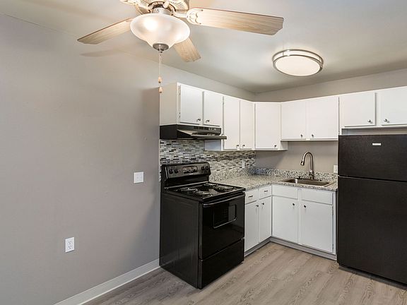 5th image of 4010 Tappan Dr #102-R