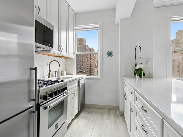 220 Madison Avenue 9H image 1 of 5