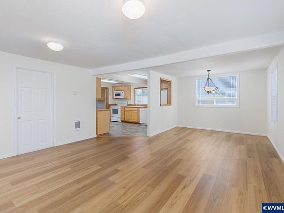 5th image of 561 W Olive St